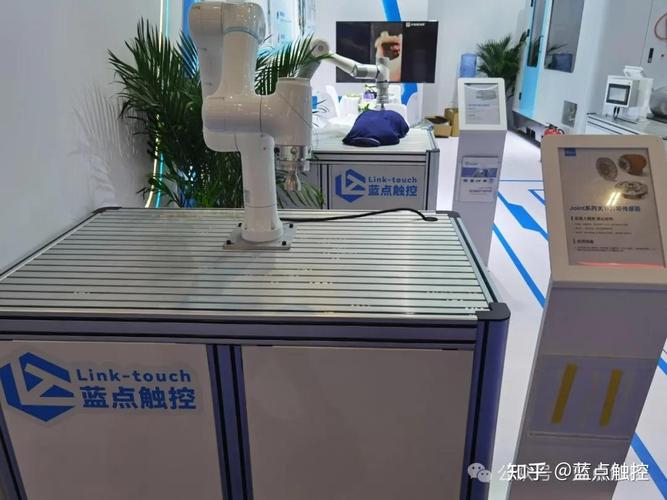 触控科技引领未来 蓝点触控系列展品惊艳2024深圳工业展